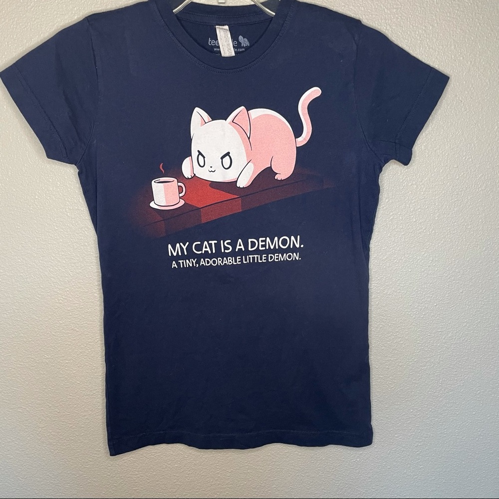 Tee turtle Cute tee for cat lovers good condition